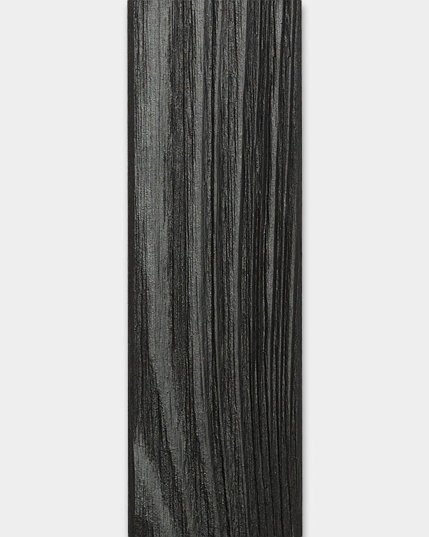 WoodUpp Aluwood Black Lamella facade panel (240 x 4 x 1.8 cm) with textured finish, designed for covering exterior wall corners.